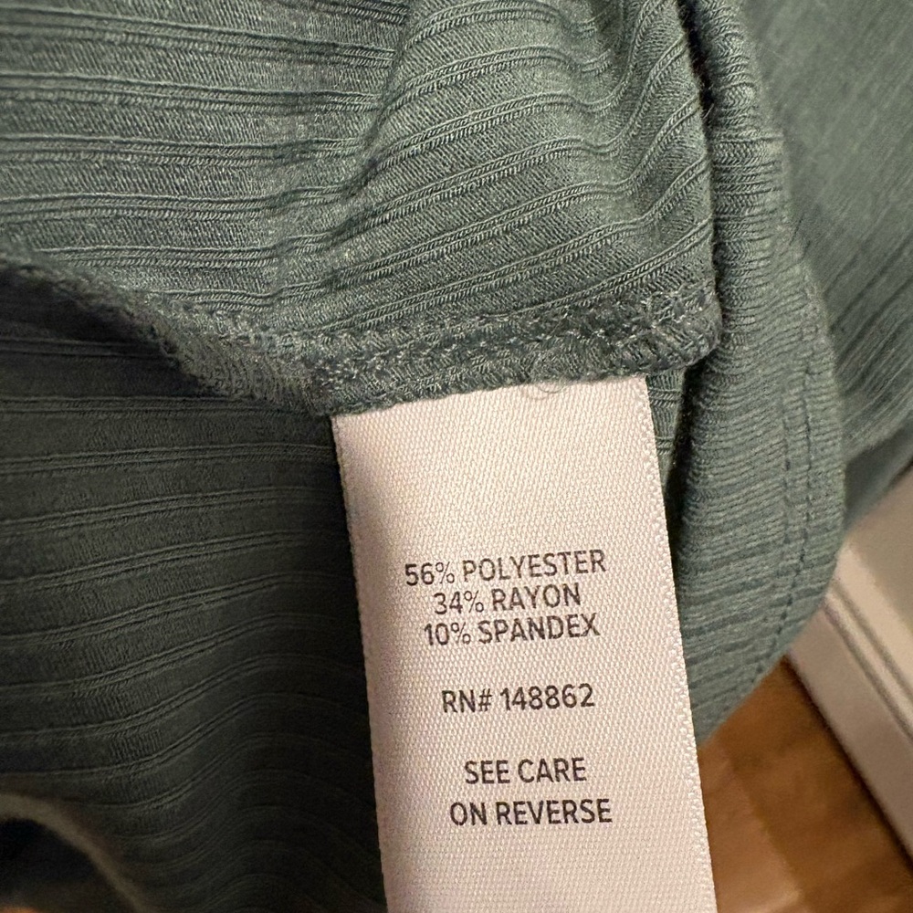 Torrid Long Green Sleeve Tee NWT - Picture 4 of 7